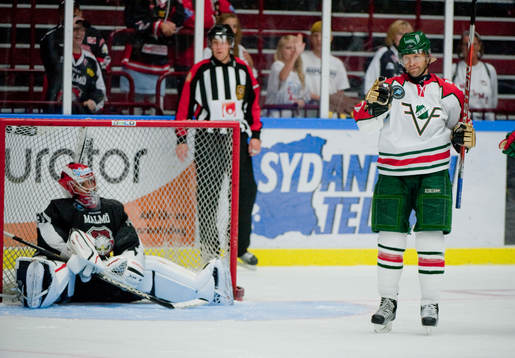 Tomi Kallio , Frölunda gjorde 1-0 (jubel) bakom Marcus