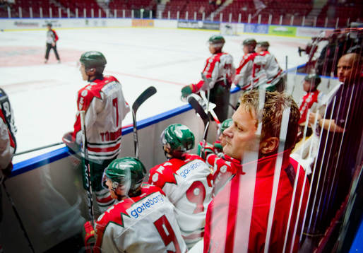 Stephan Lundh, ass tränare Frölunda i båset (bås)