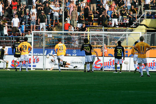 Kenny Pavey, AIK gör 1-0 på straff