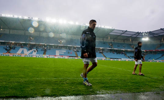 Malmö spelare på väg ut eftersom matchen blev inställd