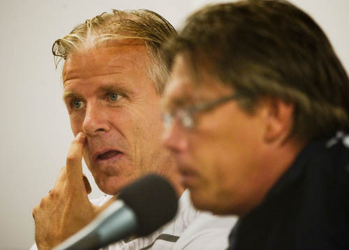 Roland Nilsson, tränare Malmö och Per Olsson, tränare