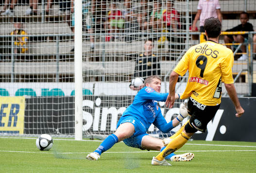 Denni Avdic, Elfsborg, gör 3-1 bakom Petter Wastå,