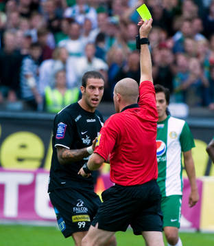 Andreas Haddad, Assyriska får gult kort (varning) av