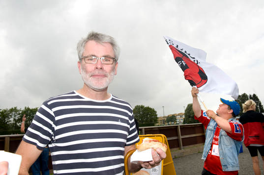 Mats Nilsson, en av Kristianstads supportrar med grillad