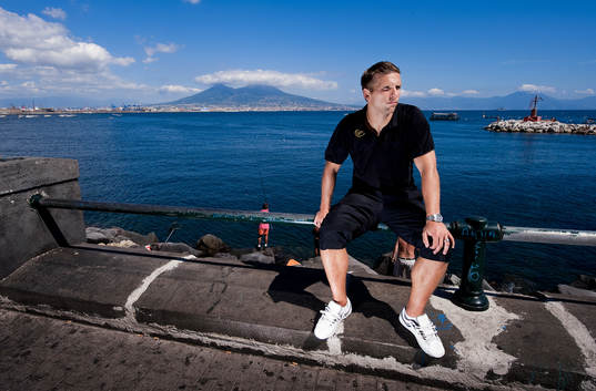 Anders Svensson, IF Elfsborg. Vulkanen Vesuvio i bakgrunden