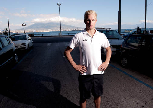Johan Larsson, IF Elfsborg. Vulkanen Vesuvio i bakgrunden