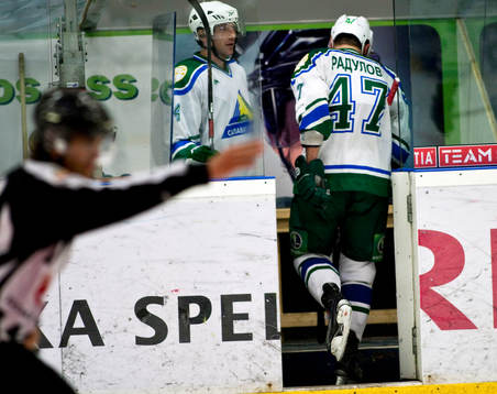 Petr Schastlivyy och Alexander Radulov Salavat (Utvisning,
