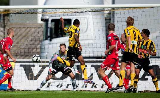 Rene Makondele, Häcken, Jesper Christiansen, målvakt IF