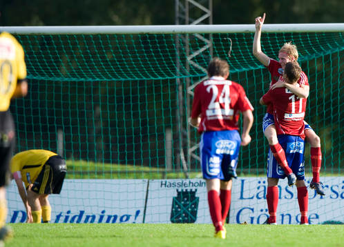 Bläddra bland fler bilder av Fotboll, division 2, IFK Hässleholm - Karlskrona
