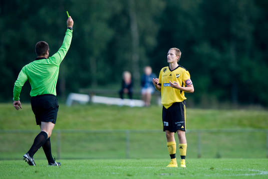 Varning, domare, gult kort, Bobby Alm Nilsson, Hässleholm