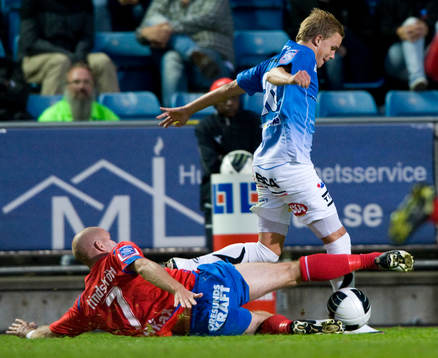 Mattias Lindström, Helsingborg, stoppar Jonathan Asp,