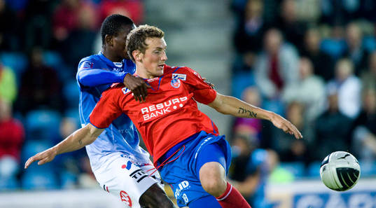 Ibrahim Koroma, Trelleborg, tar hand om Alexander Gerndt,