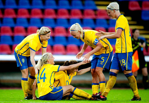 Josefine Öqvist, Kosovare Asllani, Caroline Seger, Sverige