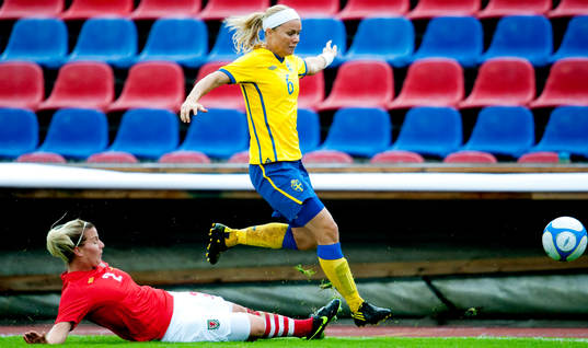 Kylie Davies, Wales, Sara Thunebro, Sverige