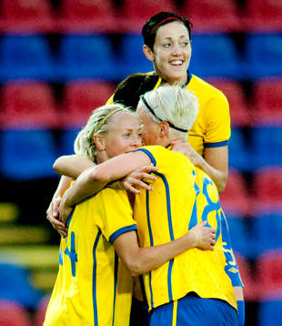 Therese Sjögran, Josefine Öqvist, Nilla Fischer, Sverige