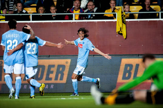 Cavani gör 0-2  till Napoli. Jubel