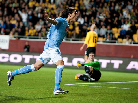 Cavani gör 0-1 till Napoli