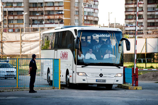 AIK anländer i buss till Georgi Asparuhov Stadion