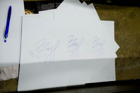Ishockey, filminspelning Henrik Zetterberg. Autograf