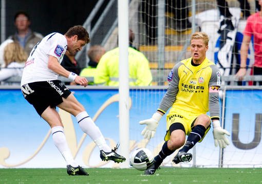 Paulinho Guará, Örebro och Pär Hansson, målvakt,