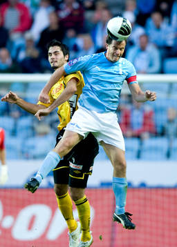 Daniel Andersson och Denni Avdic nickduellerar