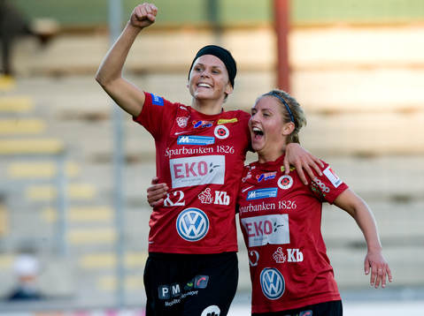 1-2 Susanne Moberg som grattas av Kirsty Yallop