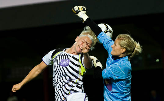 Nilla Fischer, Ldb, mot Sandra Wahldén, målvakt,