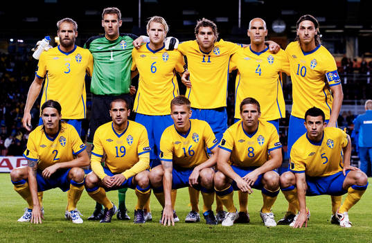 Startelva, från vänster, övre raden: Olof Mellberg,