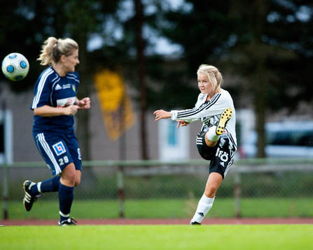 Bläddra bland fler bilder av Fotboll, dam, småklubbs, FC Hessleholm - Bromölla