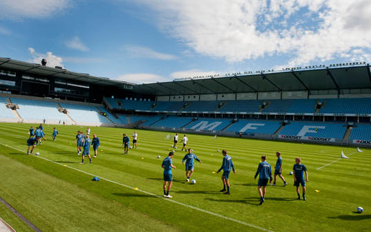 Svenska landslaget tränar på Swedbank stadion i Malmö