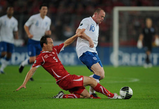 Wayne Rooney, England och Steven von Bergen, Schweiz