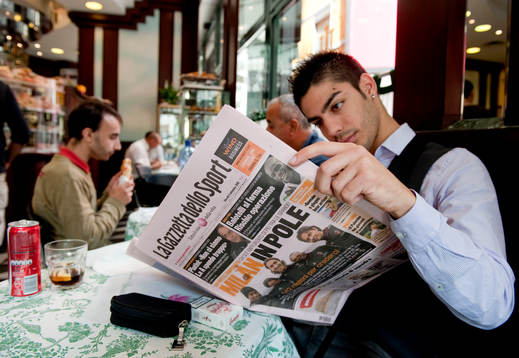 Alberto Floris läser Gazzetta Dello Sport med Zlatan