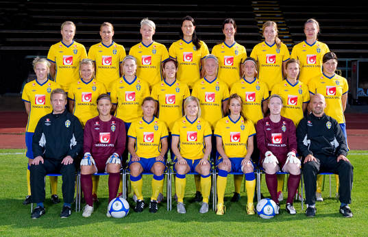 Fotboll, dam, Sverige, lagbild. Bakre raden frv; Sara