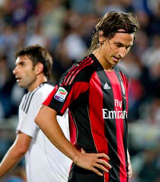 Zlatan Ibrahimovic, Milan skjuter straff men missar