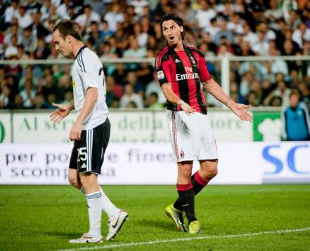 Zlatan Ibrahimovic, Milan surade till på lagkramraterna