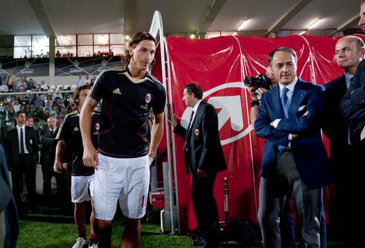 Zlatan Ibrahimovic, Milan på väg in för uppvärmning