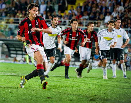 Zlatan Ibrahimovic, Milan skjuter en straff men missar