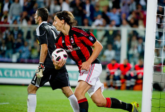 Zlatan Ibrahimovic, Milan hämtar ut bollen ur nätet
