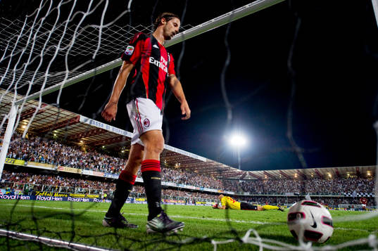 Luca Antonini, Milan hämtar ut bollen