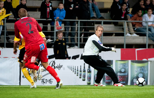 Situationen där Jesper Westerberg drar ner James Keene och