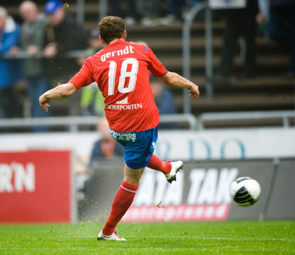 1-0 Alexander Gerndt med en vänsterkanon på frispark