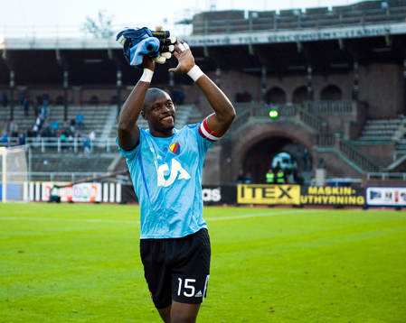 Pa Dembo Touray, målvakt, Djurgården tackar publiken