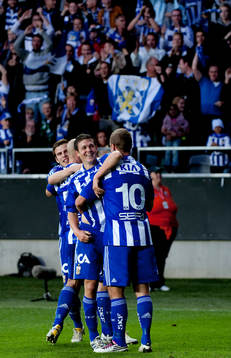 Hannes Stiller gör 1-0 till Göteborg. Jubel