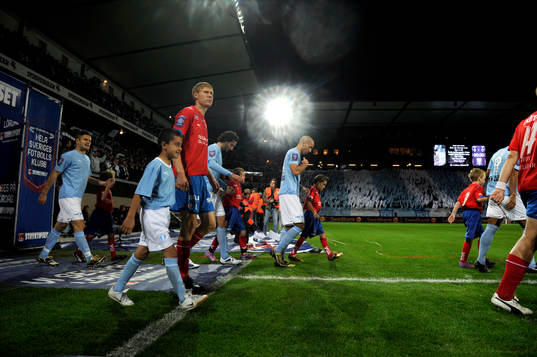 Inmarsch på en fullsatt Swedbank Stadion