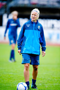 Caroline Seger, Sverige