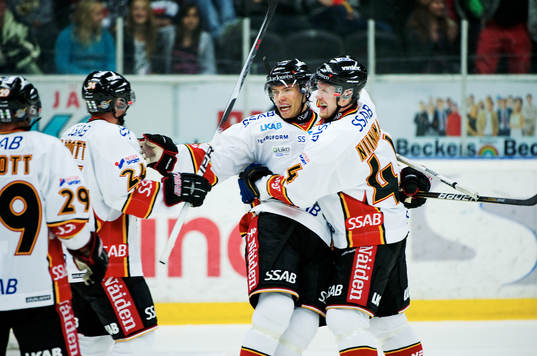 Thomas Raffl och Janne Niinimaa, Luleå, jubel
