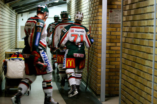 Per-Johan Axelsson, Frölunda depp när han går till
