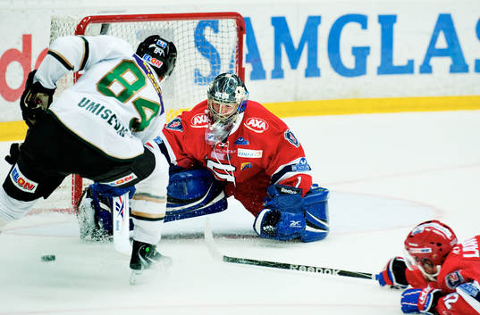 Riku Helenius, målvakt, Södertälje, och Dragan Umicevic,