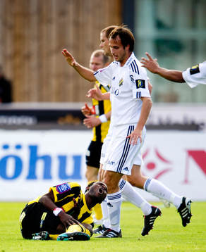 John Chibuike, Häcken (skada) och Helgi Danielsson, AIK