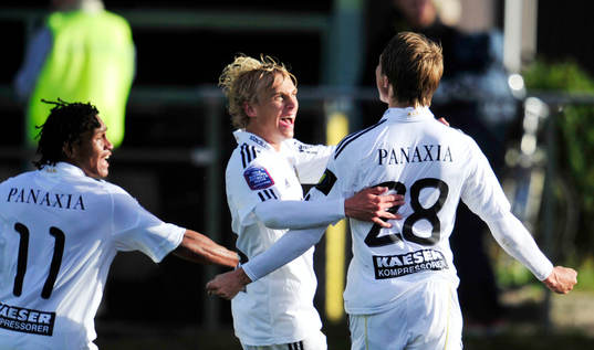 Viktor Lundberg, AIK, jubel med Pontus Engblom och Antonio